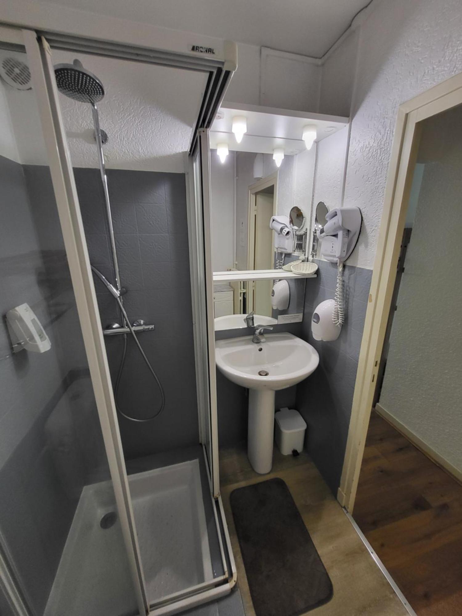 Ga Location Hotel Mâcon Buitenkant foto