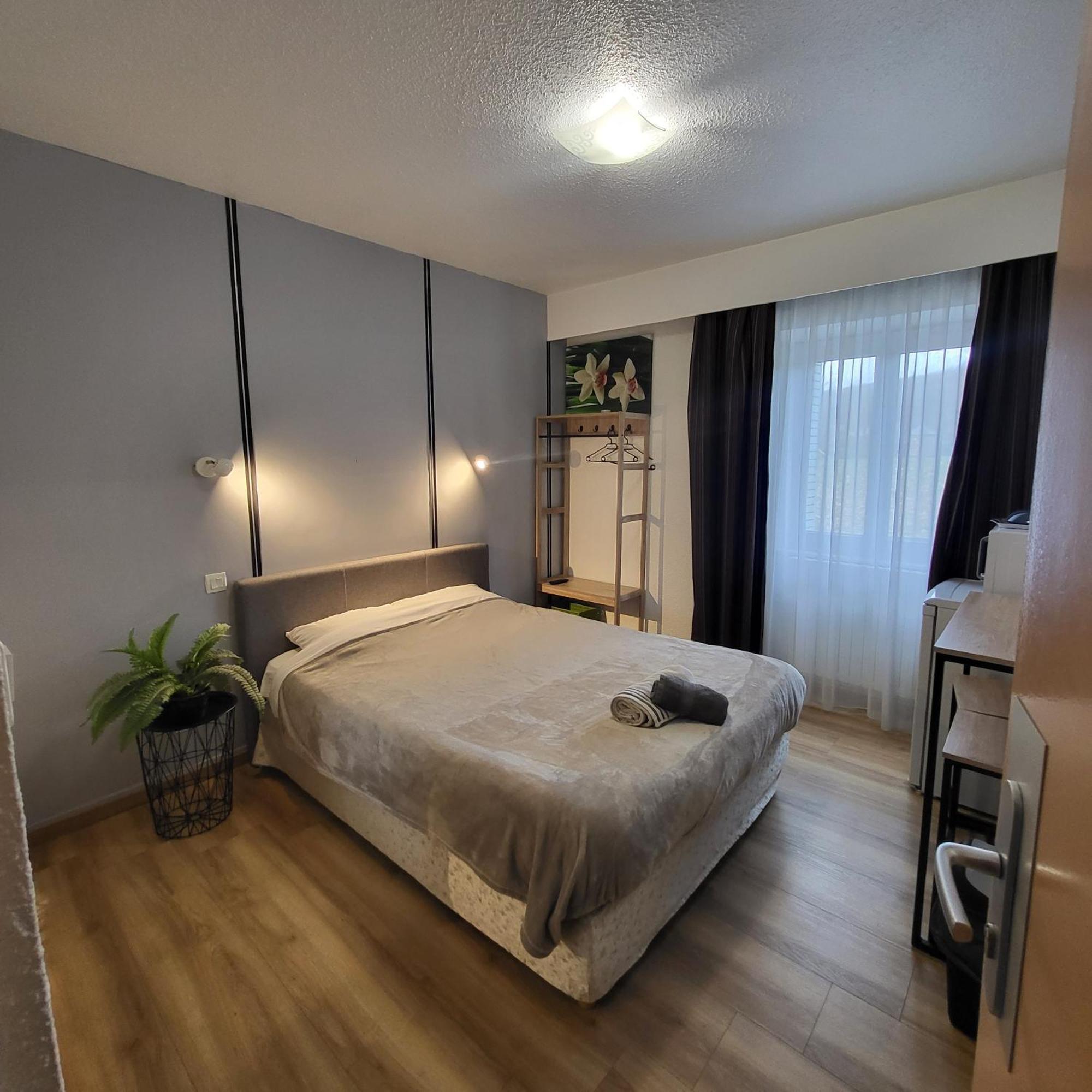 Ga Location Hotel Mâcon Buitenkant foto